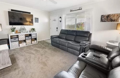 Thomas Drive House | fun in the sun private pool unit 1