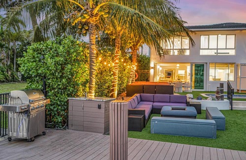 Barrier Island Apartment | Suite by Beach Waterfront Lago Key Two
