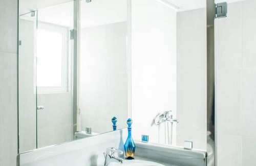 Nea Chalkidona Apartment | Sunny flat w/h balcony and homey feel near metro