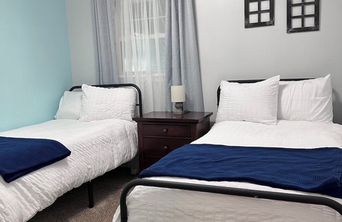 Owosso Apartment | The Middleton - a 6 bed, 3 acre, classy home just minutes from town.