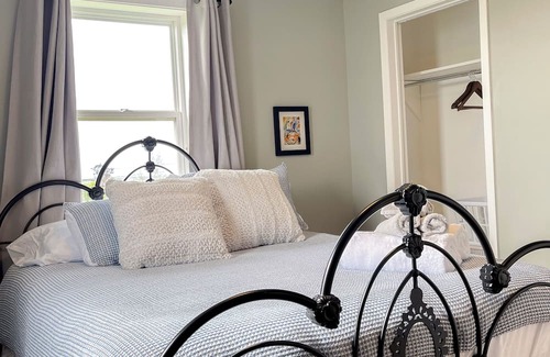 Naufrage Apartment | Waterview 10 min to Greenwich Park bikes, close to trails 5 min to spa & golf!