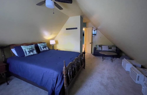 Berlin House | spacious home, big yard with fire & horseshoe pit, close to ATV & hiking trails