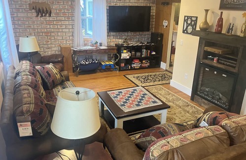 Berlin House | spacious home, big yard with fire & horseshoe pit, close to ATV & hiking trails