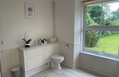 Chippenham House | Unique House with Land and river on the edge of The Cotswolds. (Pet Friendly!)