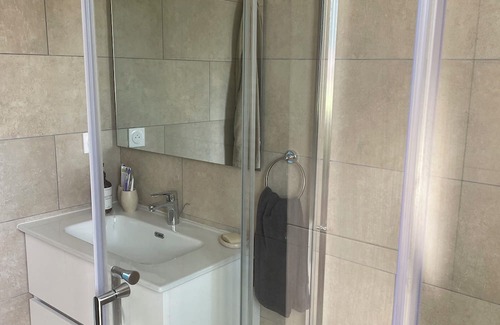 Aleria Apartment | Appartement Neuf en Duplex Proche Centre Village, 4 kms des Plages. Pépite !