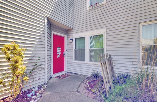 Northeast Virginia Beach House | Pet-Friendly Virginia Beach Abode - Walk to Beach!