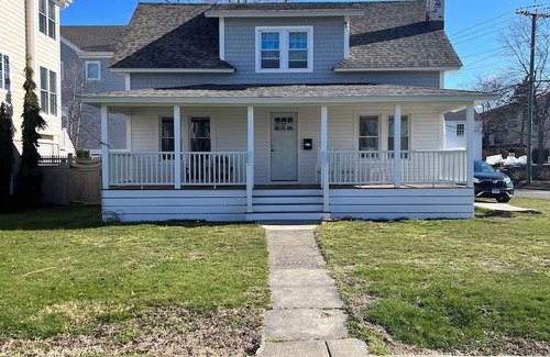 Fairfield House | Fairfield Beach House across from the beach with yard!