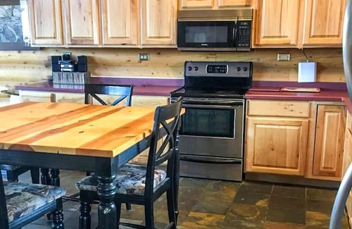 Mammoth Creek Cabin | Vista Lago - with Lake Access!