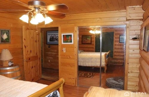 Mammoth Creek Cabin | Vista Lago - with Lake Access!