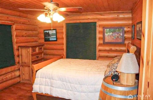 Mammoth Creek Cabin | Vista Lago - with Lake Access!