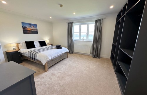 Newport House | Amazing sea views. Fully refurbished. Sleeps 6. Dog friendly.