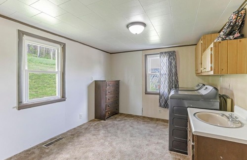 Laurelville Cottage | Cozy County Cottage Conveniently located in Laurelville Ohio.