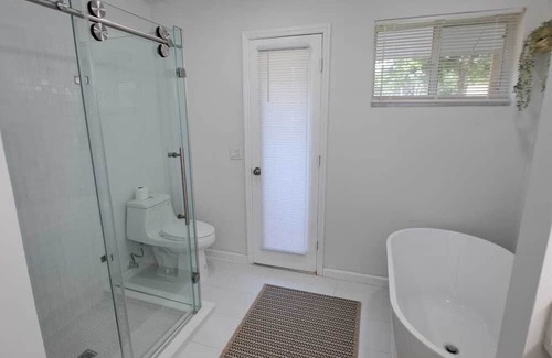 Golden Glades - The Woods Apartment | Comfortable retreat very centrally located in a quiet Neighborhood