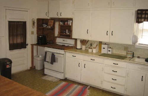 Farwell House | Clean, Quiet, Comfortable Home