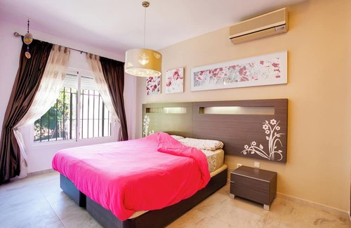 La Gaspara House | Holiday Home 'Chalet Calancha' with Mountain View, Wi-Fi and Air Conditioning