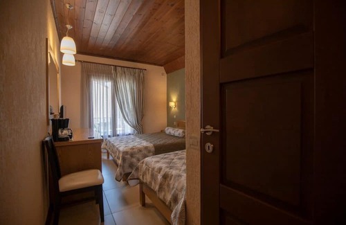 Eptalofos Condo | Eptalofos Guesthouse - Triple Suite with Balcony