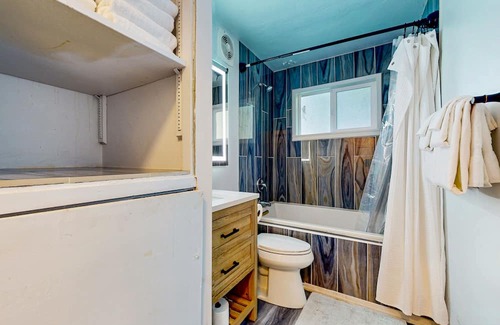 Anacortes House | Charming, ocean view retreat with washer/dryer & private beach access