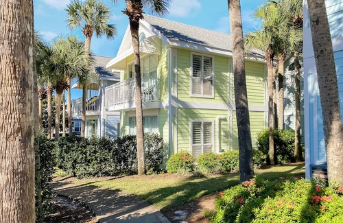 Crystal Beach Condo | New Listing! Pool & Beach Service Included!