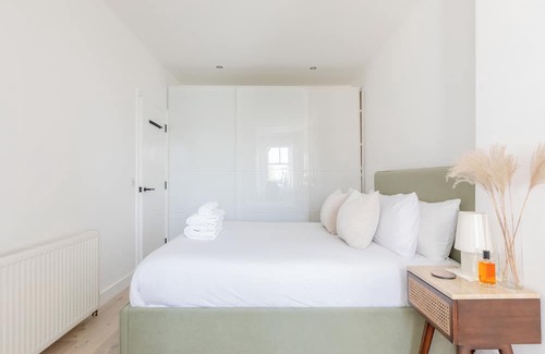 Town Apartment | Sleek Scandi-Inspired 2BD Flat, Fulham