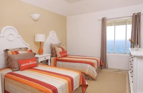 Sea Breeze Hills Villa | Luxurious 4 Br Oceanfront Villa