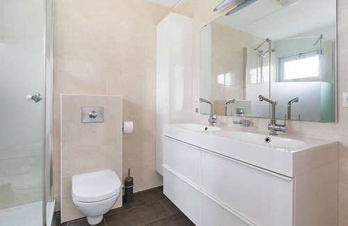 Hellendoorn House | Holiday home with conservatory, near Hellendoorn