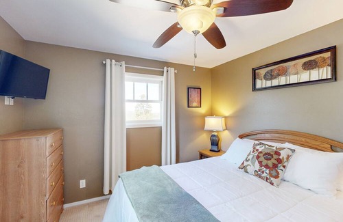 Spearfish Apartment | Quiet house with tranquil views of Spearfish Hills, grill, partial AC, & cable