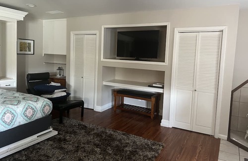 Ukiah House | This charming bungalow/cottage is located between Hopland and Ukiah.