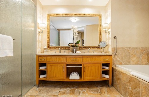 Las Vegas House | Strip View Suite at Trump Hotel