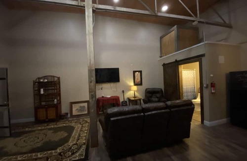 McComb Apartment | Executive/Corporate Short Term 1950’s Art Deco Classic