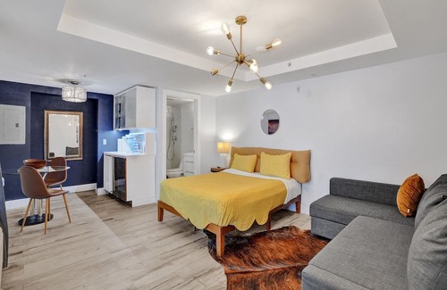 City Center Hotel | Bella Noche 18