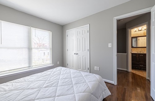 Navy Yard House | LUX Entire Home in DC 3-Bedrooms