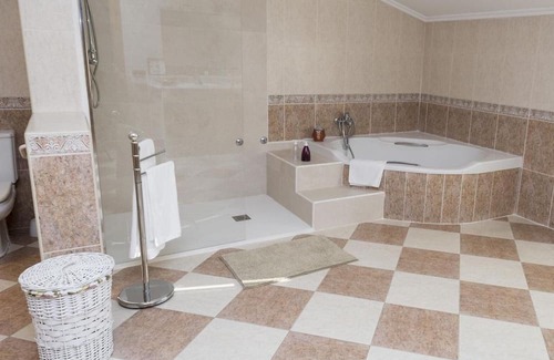 Nieva House | Holiday Home 'El Nogal De Nieva' with Private Pool, Private Terrace and Wi-Fi