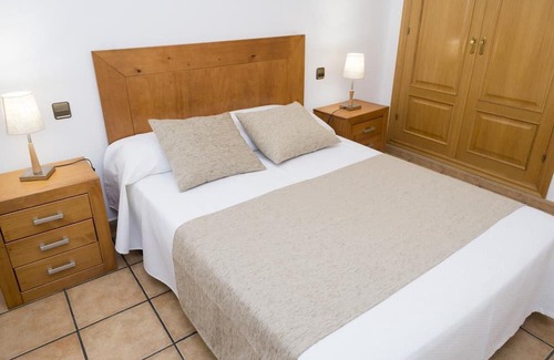 Nieva House | Holiday Home 'El Nogal De Nieva' with Private Pool, Private Terrace and Wi-Fi