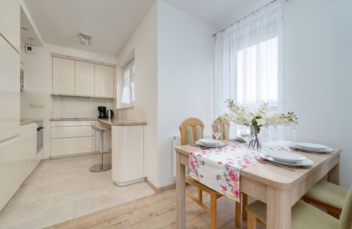 Fabryczna Apartment | Bright Apartment With Balcony by Renters