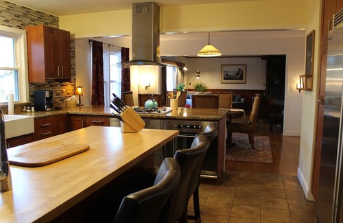 Hamden House | Mid-Century Modern Cabin. Minutes from Yale