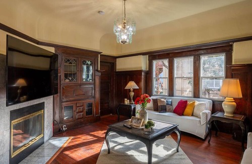 North Berkeley House | Room in Stylish Getaway w/ Outdoor Charm