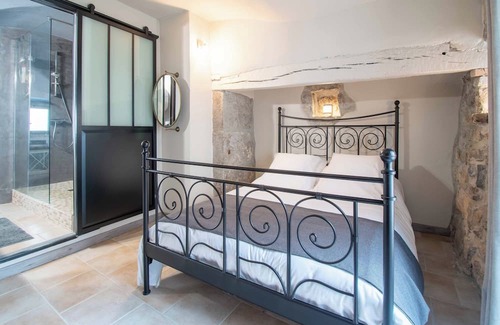 Berrias-et-Casteljau Bed & Breakfast | Chambre D'hôtes La Voûte - Berrias et Casteljau - L'antre de Pierres