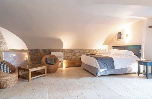 Berrias-et-Casteljau Bed & Breakfast | Chambre D'hôtes La Voûte - Berrias et Casteljau - L'antre de Pierres