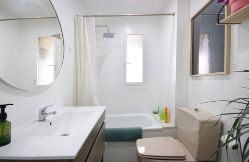 La Guineueta Apartment | Apartment with three bedrooms in Nou Barris by Alterhome