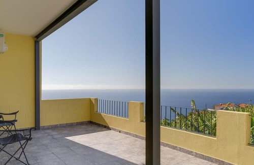 Calheta House | Sky Ocean Villa in Calheta