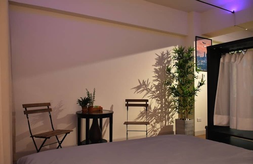 Zhongshan Condo | Taipei Main Station/ 3 Mins to MRT/ Night Market & shopping area / Up to 5 guest