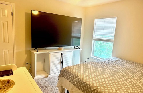 Manor House | Beautiful spacious house with pool and large backyard, North Austin