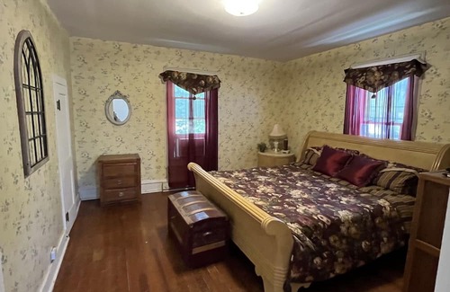 Farmington House | “THE WHITE HOUSE” Step back in time with this Old World charm home.Walk downtown