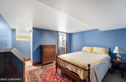 Fulton House | This edifice is stunning, historic and absolutely in a cool state . It has pool.