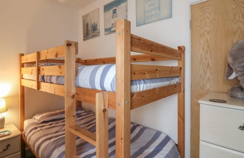 Llandyssiliogogo Cottage | TAFARN TYDU, pet friendly, character holiday cottage in Cross Inn