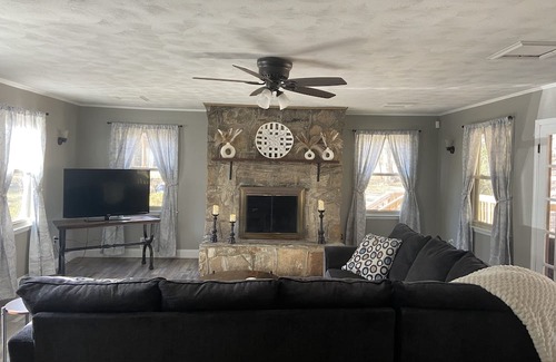 Arcadia House | A serene hideaway nestled by the babbling brook and only minutes to downtown!