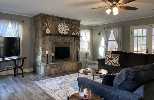 Arcadia House | A serene hideaway nestled by the babbling brook and only minutes to downtown!