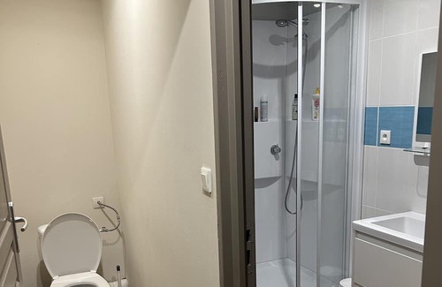 Verdelais Bed & Breakfast | Bed and Breakfast 'Chambres Dans L'entre 2 Mers' with Shared Pool, Wi-Fi and Air Conditioning