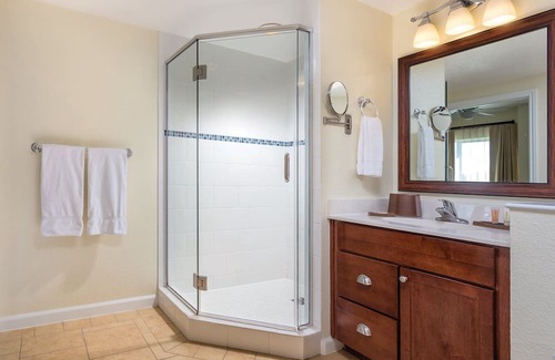 Townsite Condo | Club Wyndham Oceanside Pier Resort