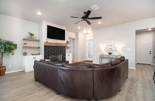 Lubbock House | Modern Uptown - 4BR/2BA - New Construction